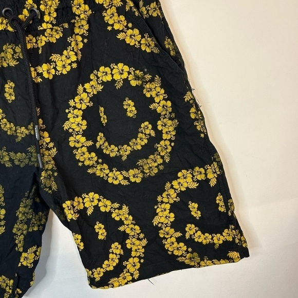 China Market Smiley Shorts Floral Smiley Face Large - Picture 3 of 10
